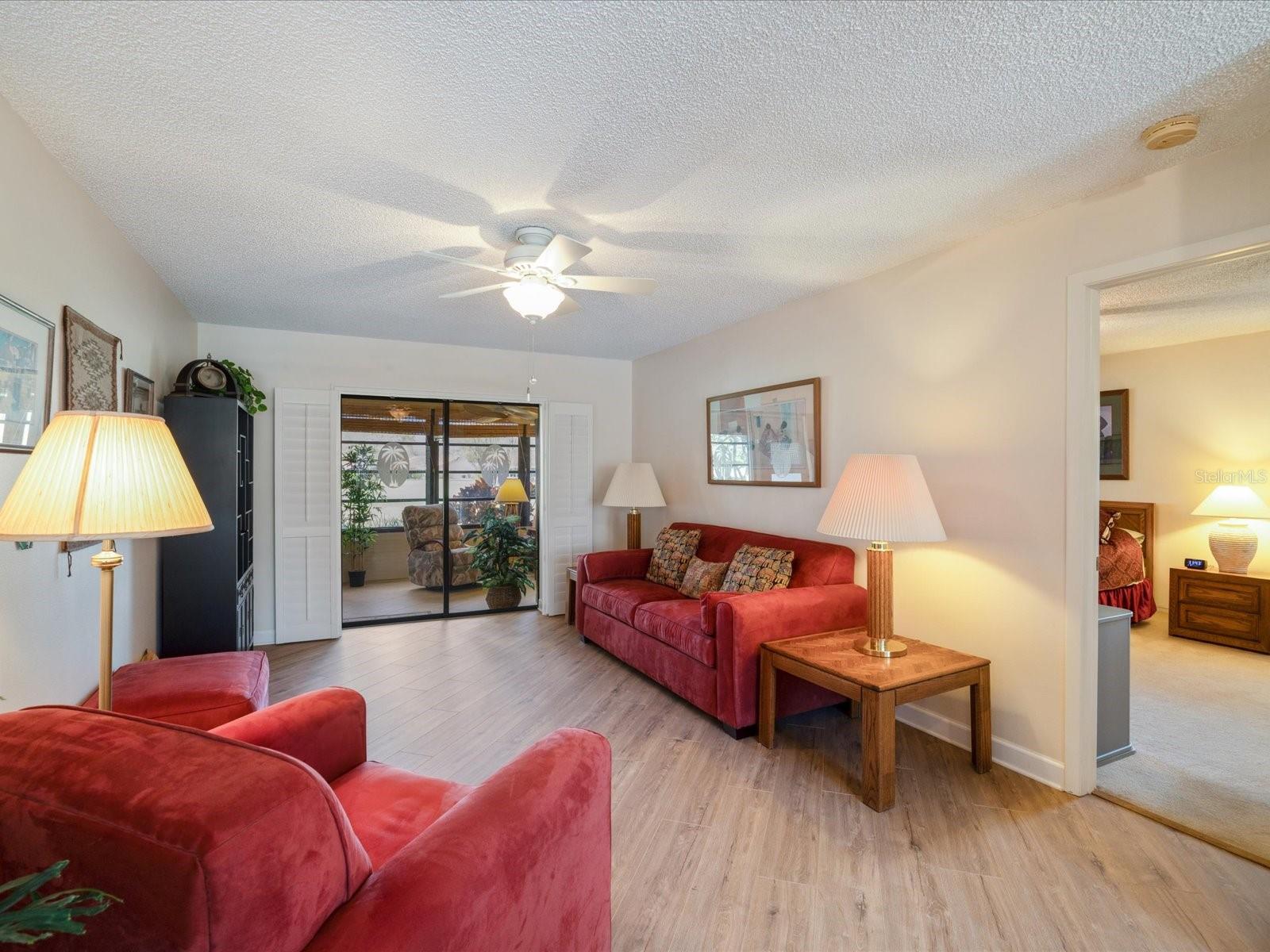 Listing photo id 9 for 984 Gillespie Drive