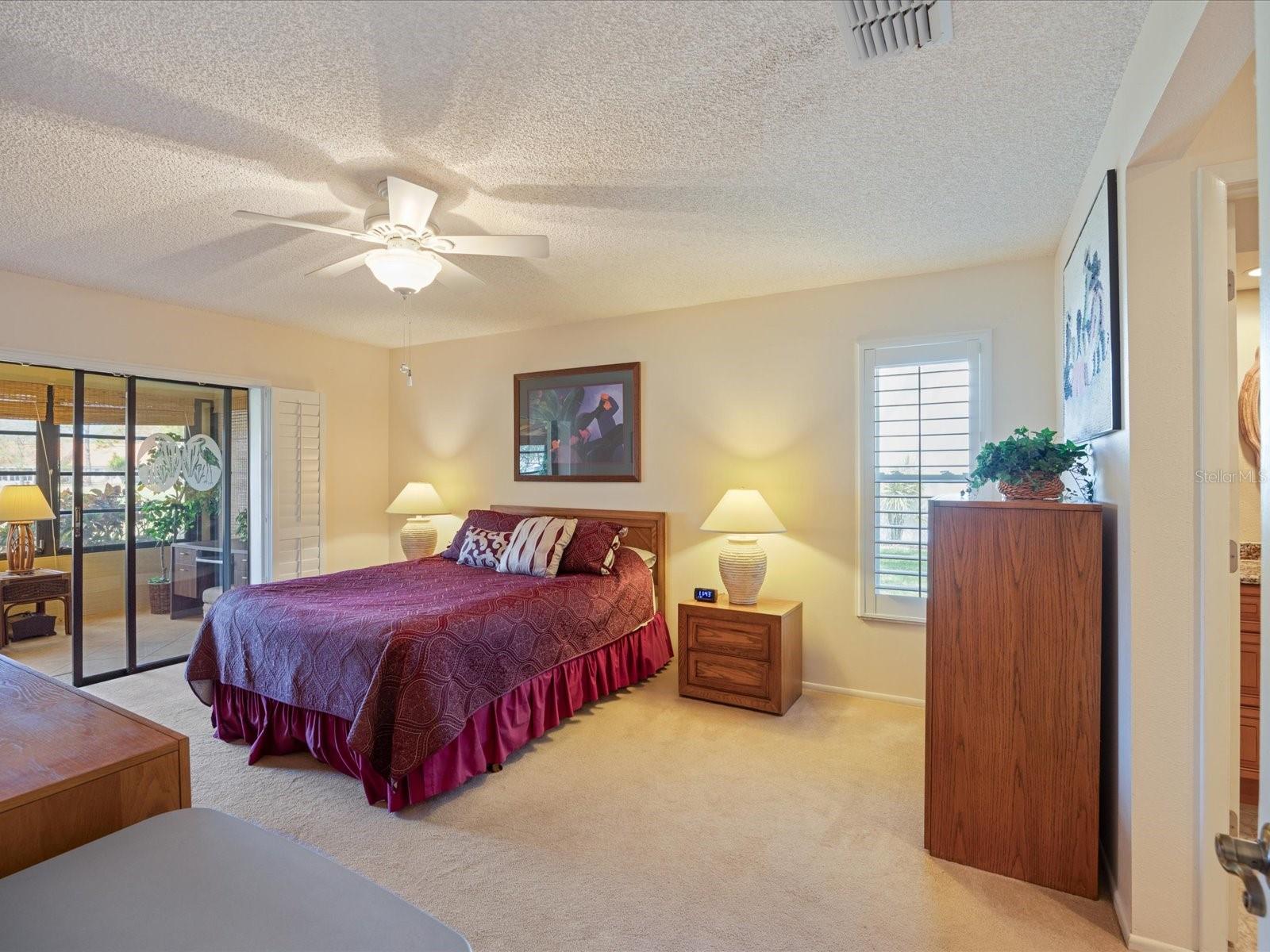 Listing photo id 10 for 984 Gillespie Drive