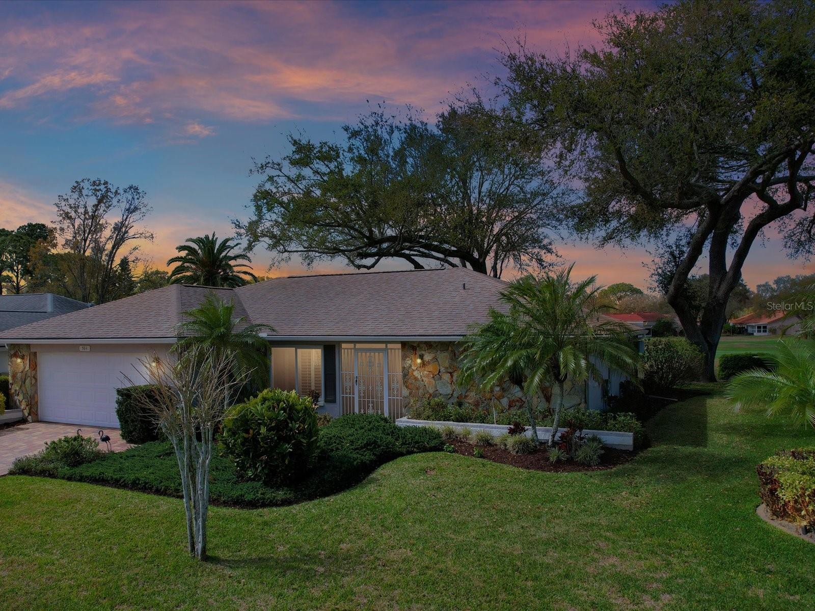 Listing photo id 0 for 984 Gillespie Drive