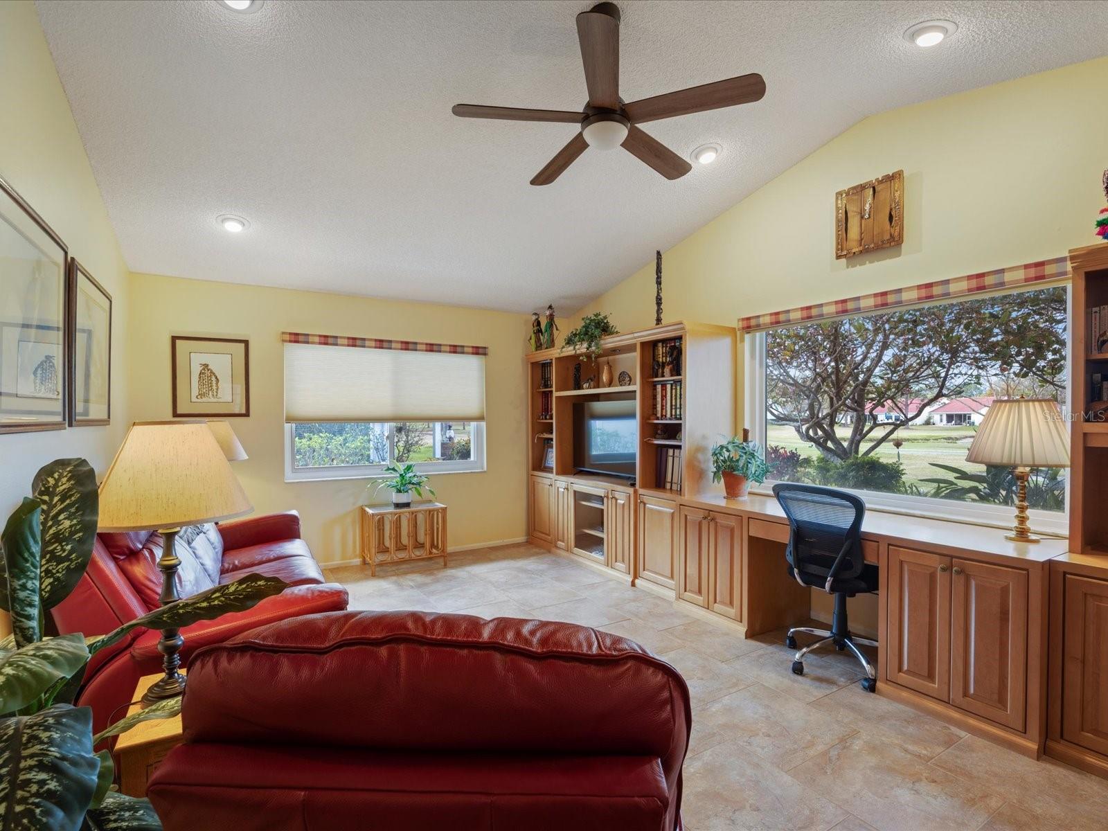 Listing photo id 26 for 984 Gillespie Drive
