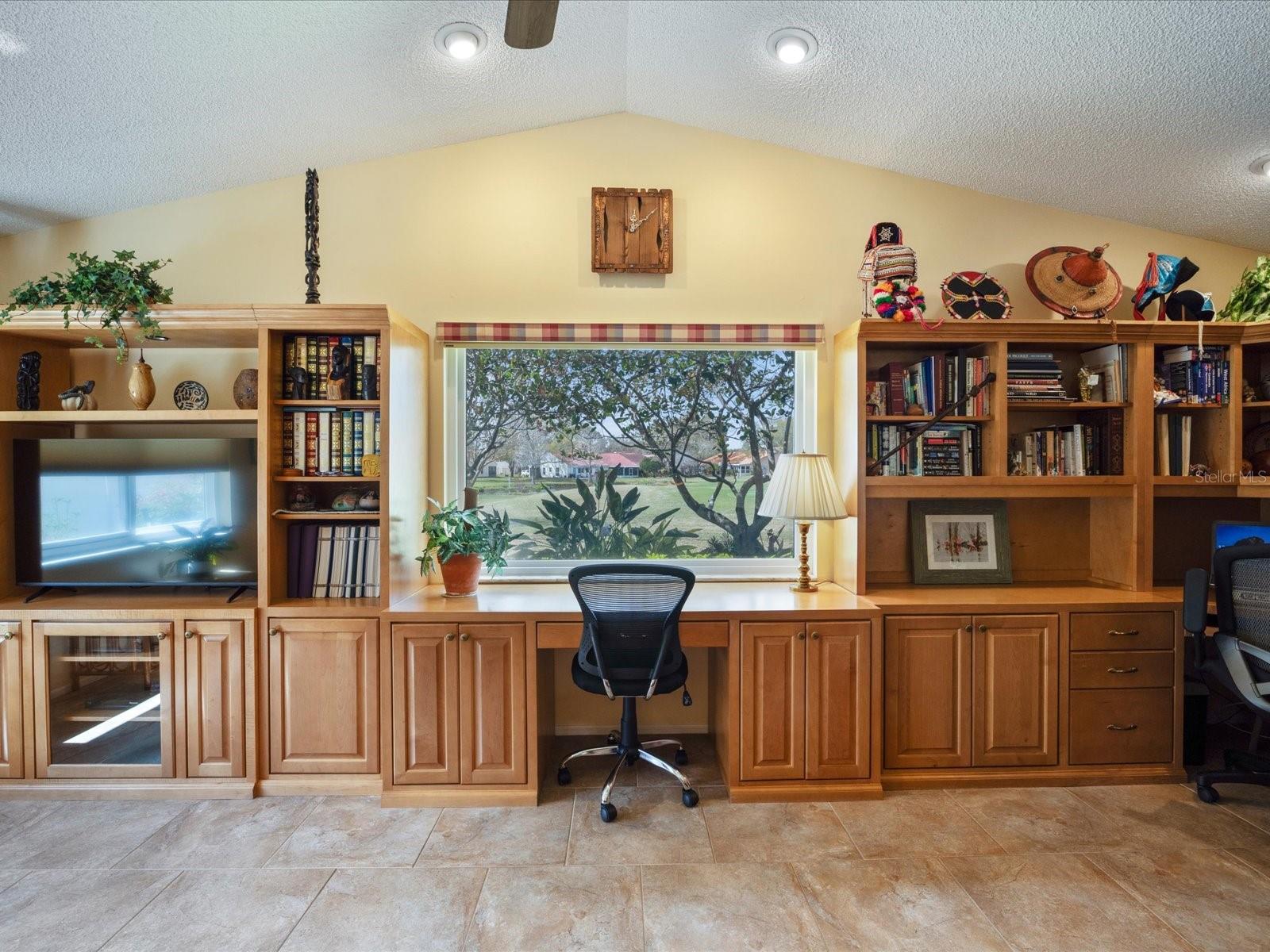 Listing photo id 28 for 984 Gillespie Drive