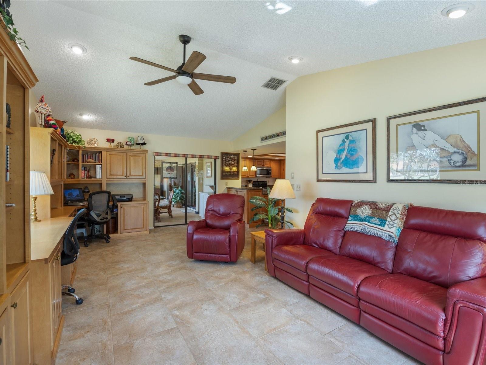 Listing photo id 30 for 984 Gillespie Drive