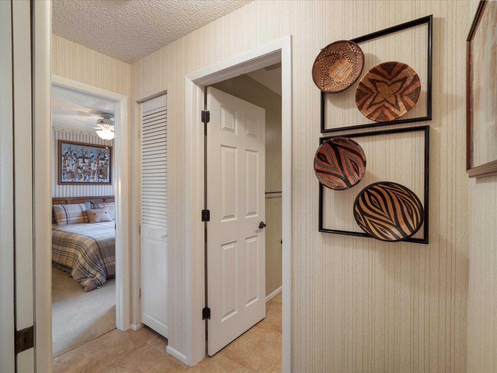 Listing photo id 36 for 984 Gillespie Drive