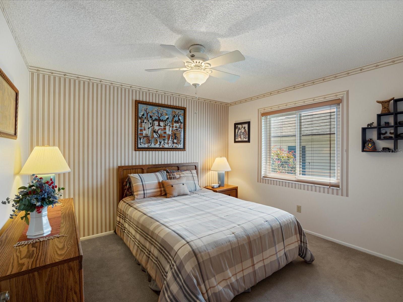 Listing photo id 38 for 984 Gillespie Drive