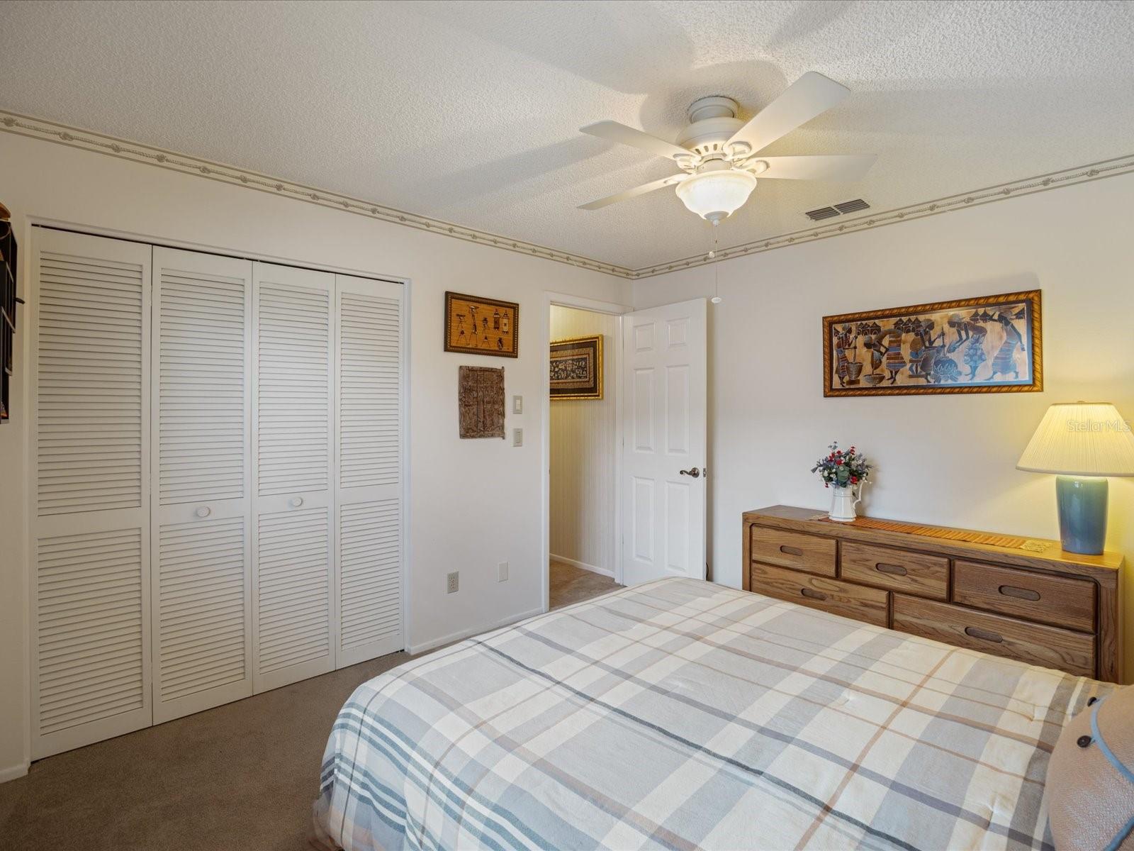 Listing photo id 40 for 984 Gillespie Drive