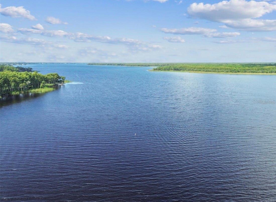 Listing photo id 64 for 984 Gillespie Drive