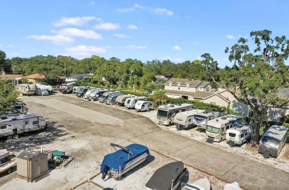 Listing photo id 67 for 984 Gillespie Drive