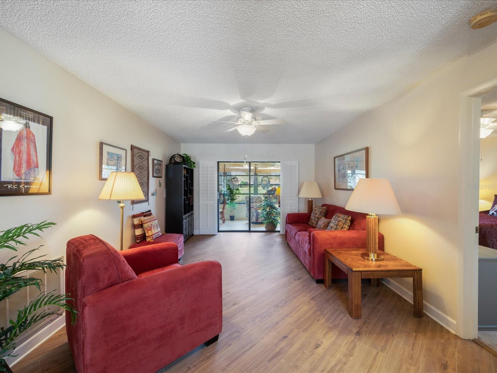 Listing photo id 6 for 984 Gillespie Drive