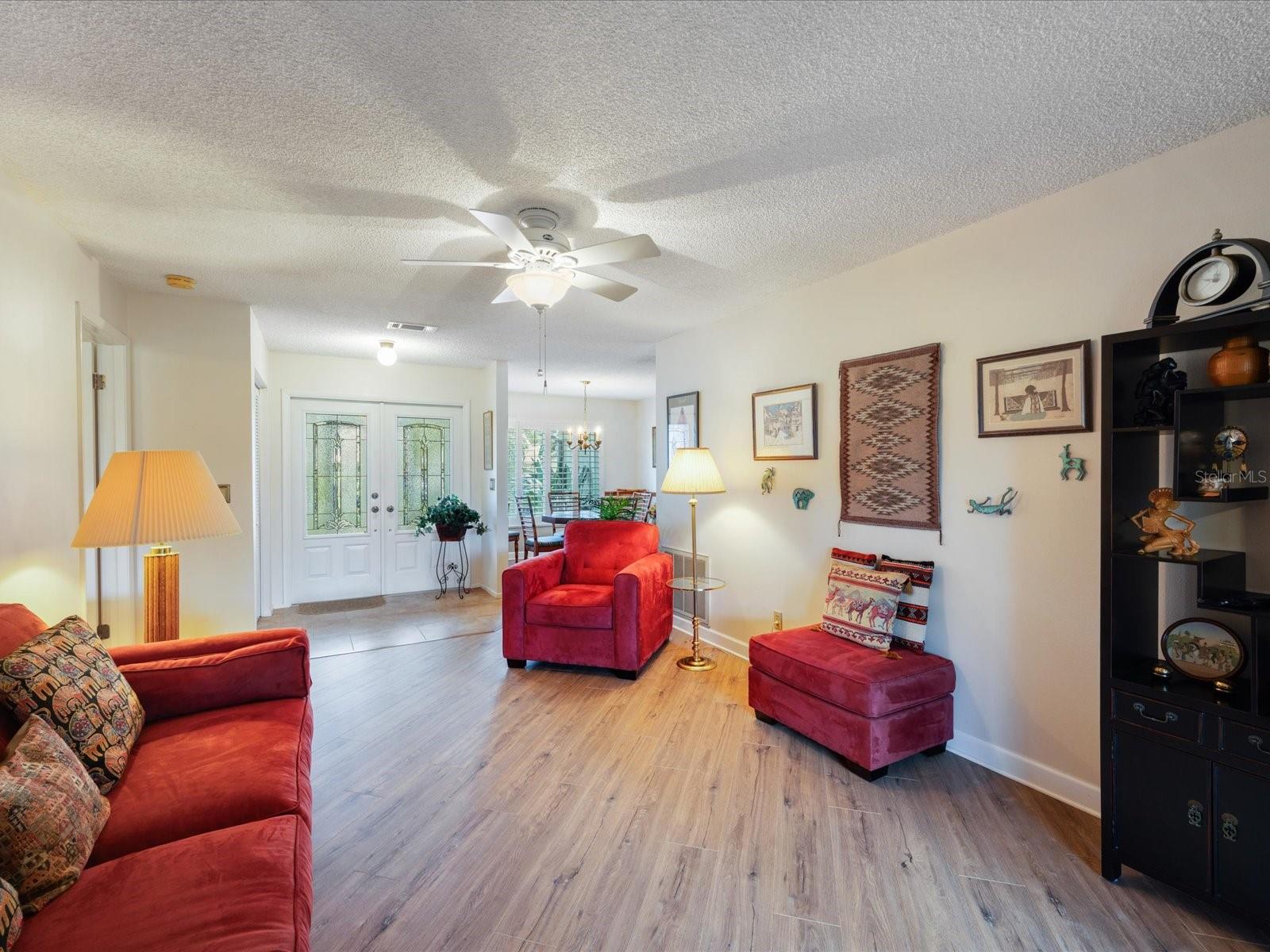 Listing photo id 7 for 984 Gillespie Drive