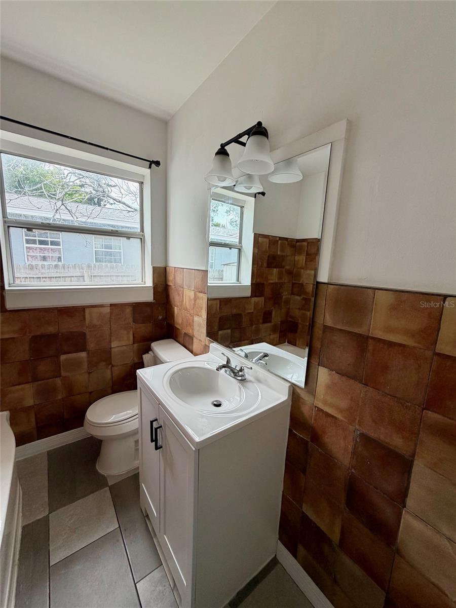 Image 4 of 19 For 2134 25th Avenue N