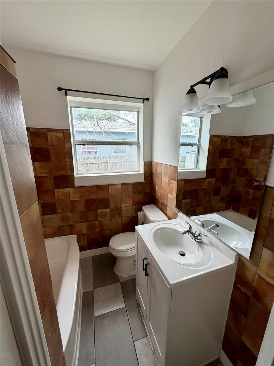 Image 5 of 19 For 2134 25th Avenue N