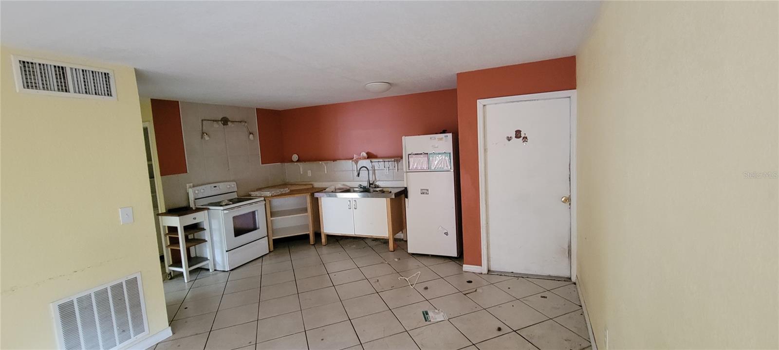 Image 6 of 21 For 1799 Highland Avenue 155