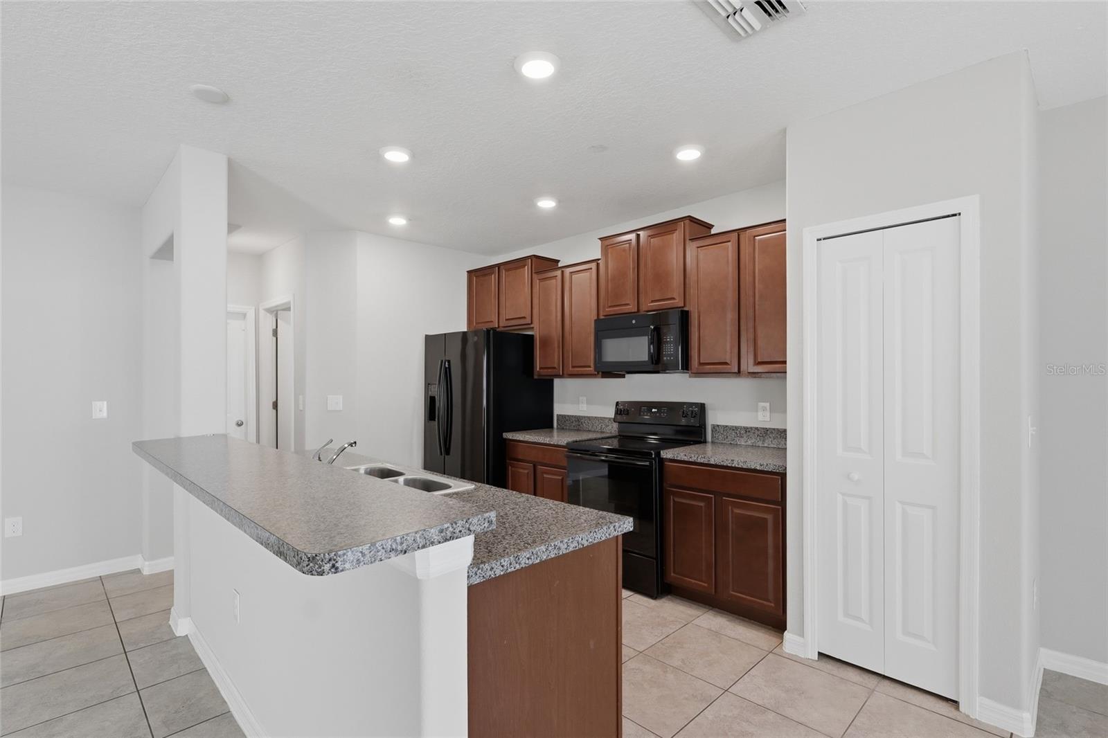 Image 7 of 40 For 7412 French Marigold Avenue