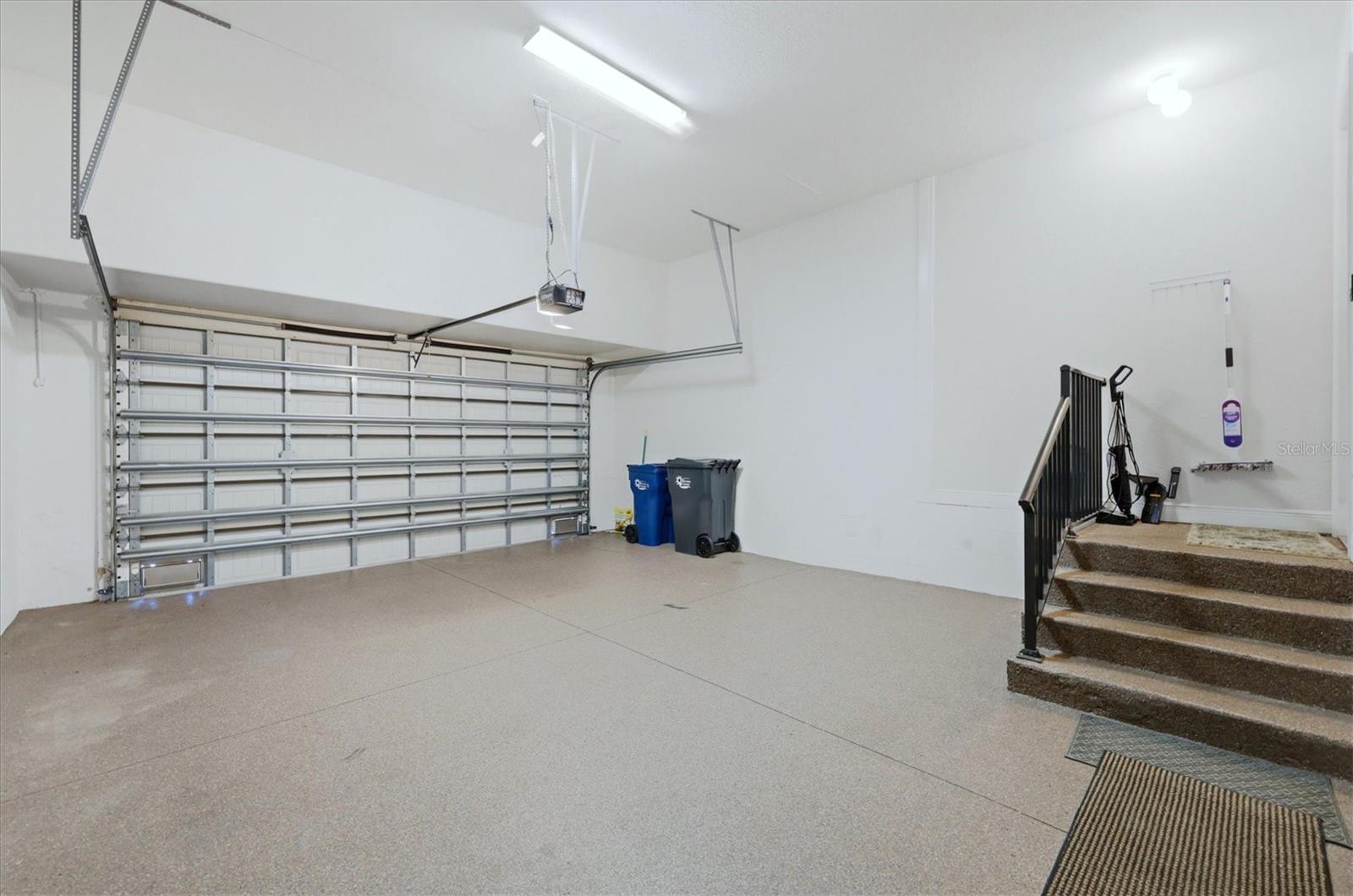 Image 29 of 48 For 5423 Title Row Drive