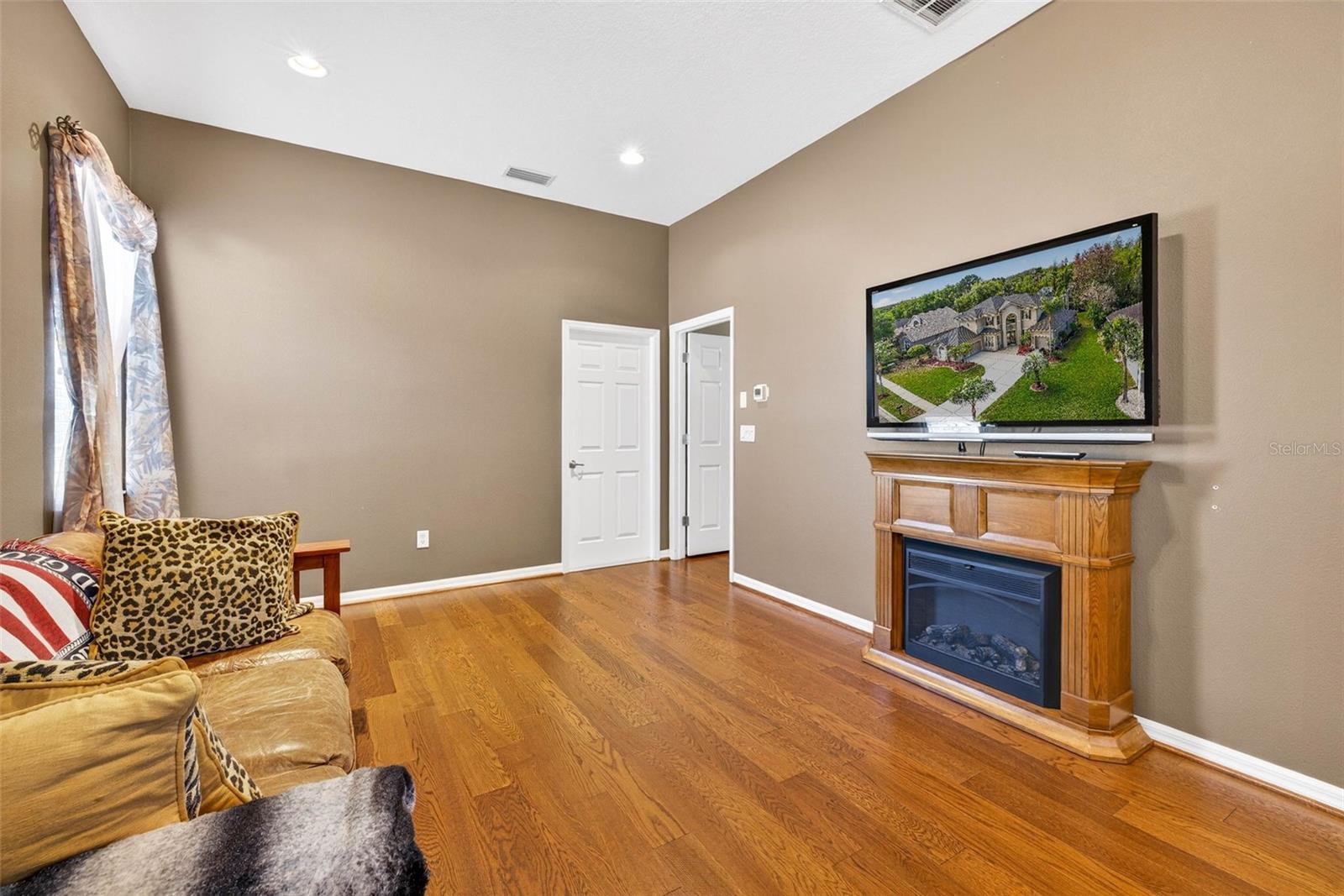 Image 29 of 85 For 16518 Ivy Lake Drive