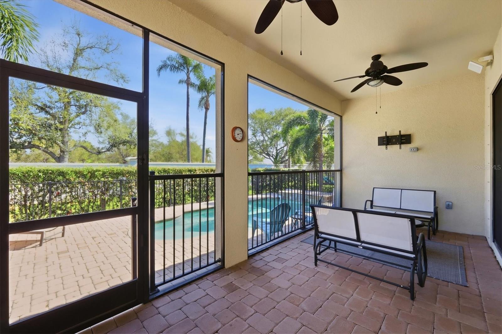 Image 30 of 48 For 5423 Title Row Drive