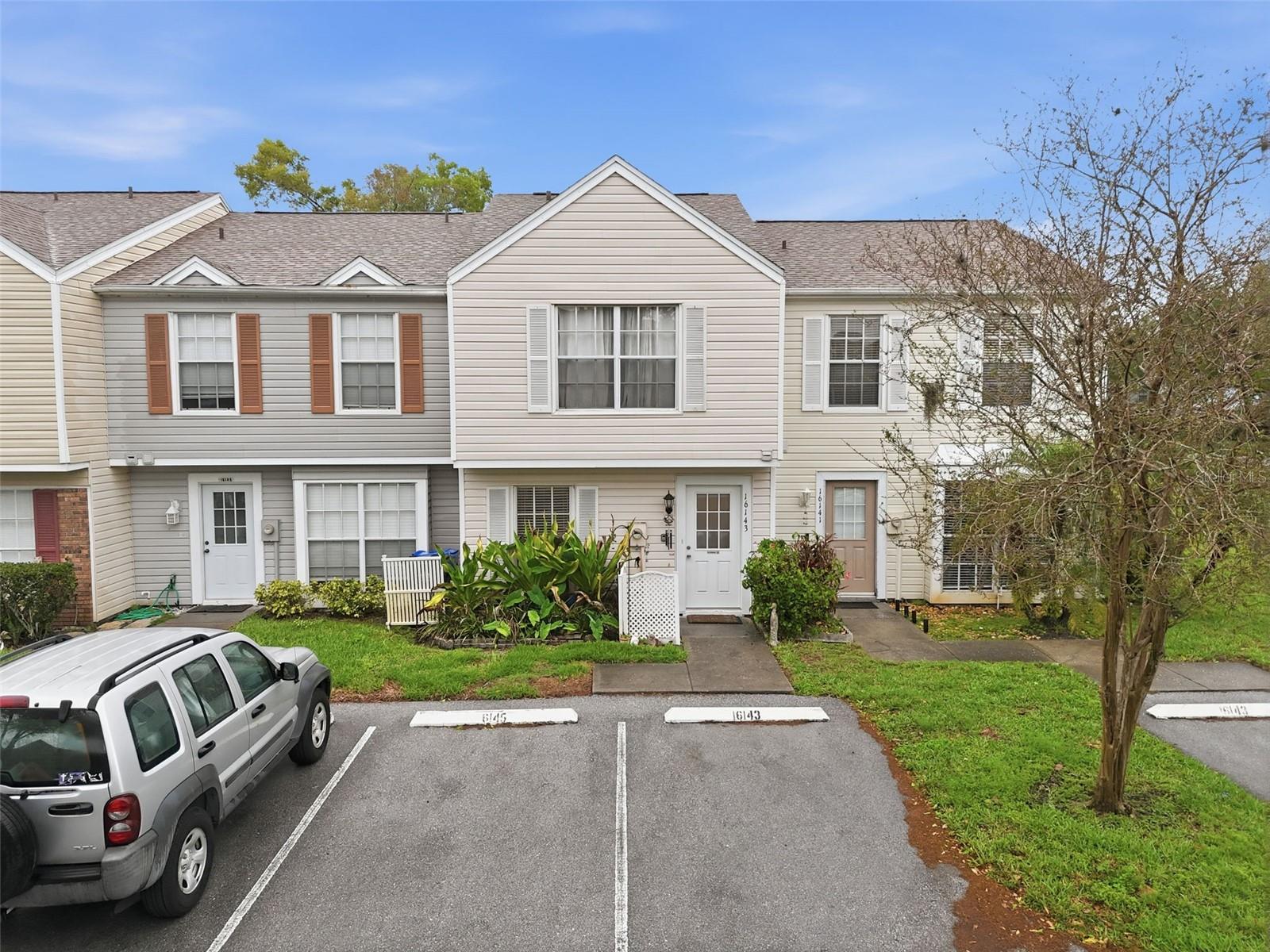 Image 40 of 89 For 16143 Rambling Vine Drive E