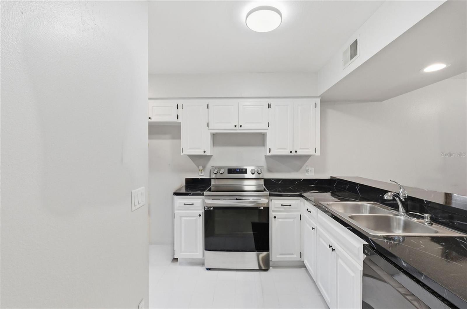 Image 7 of 89 For 16143 Rambling Vine Drive E