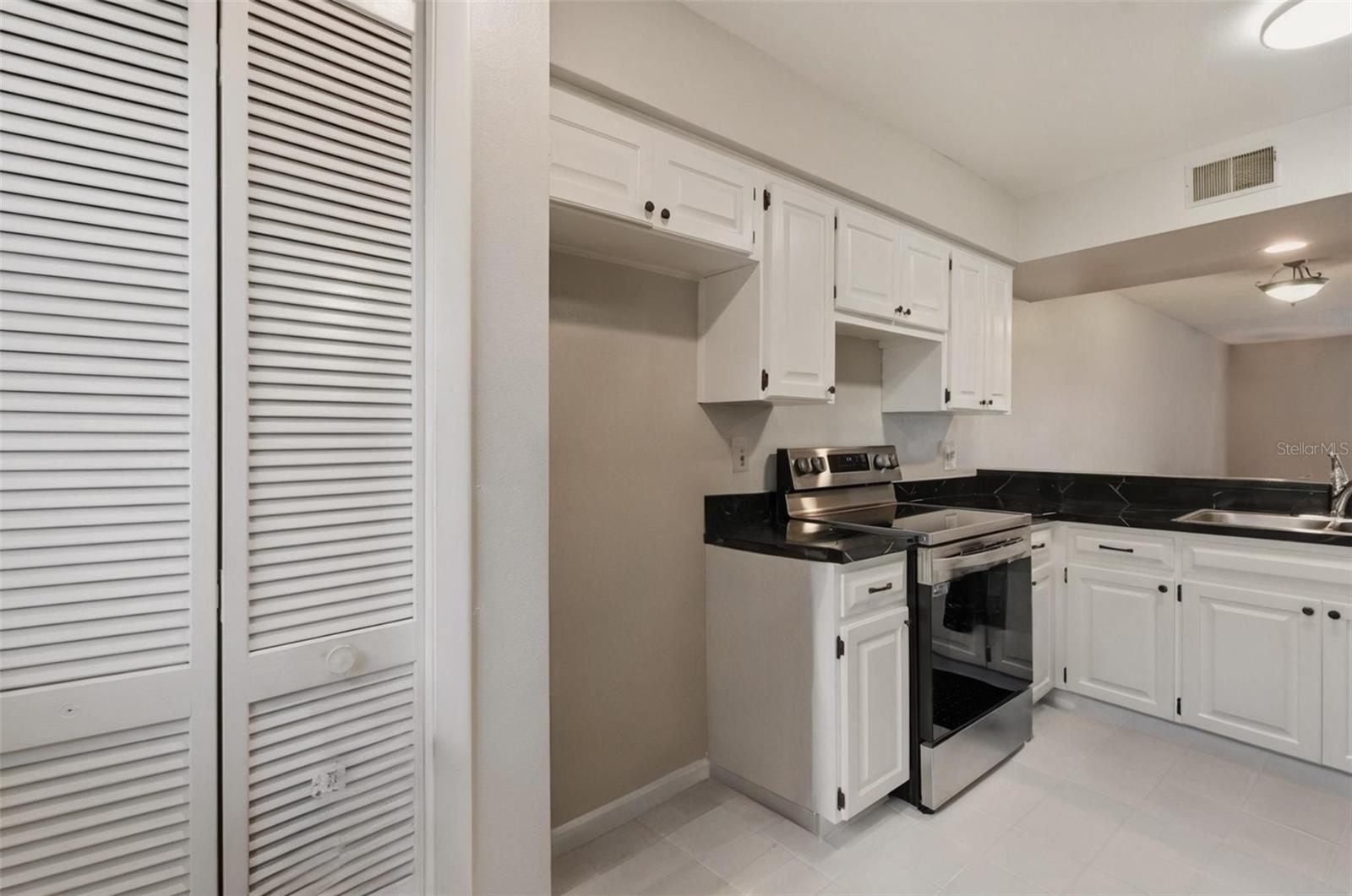 Image 8 of 89 For 16143 Rambling Vine Drive E