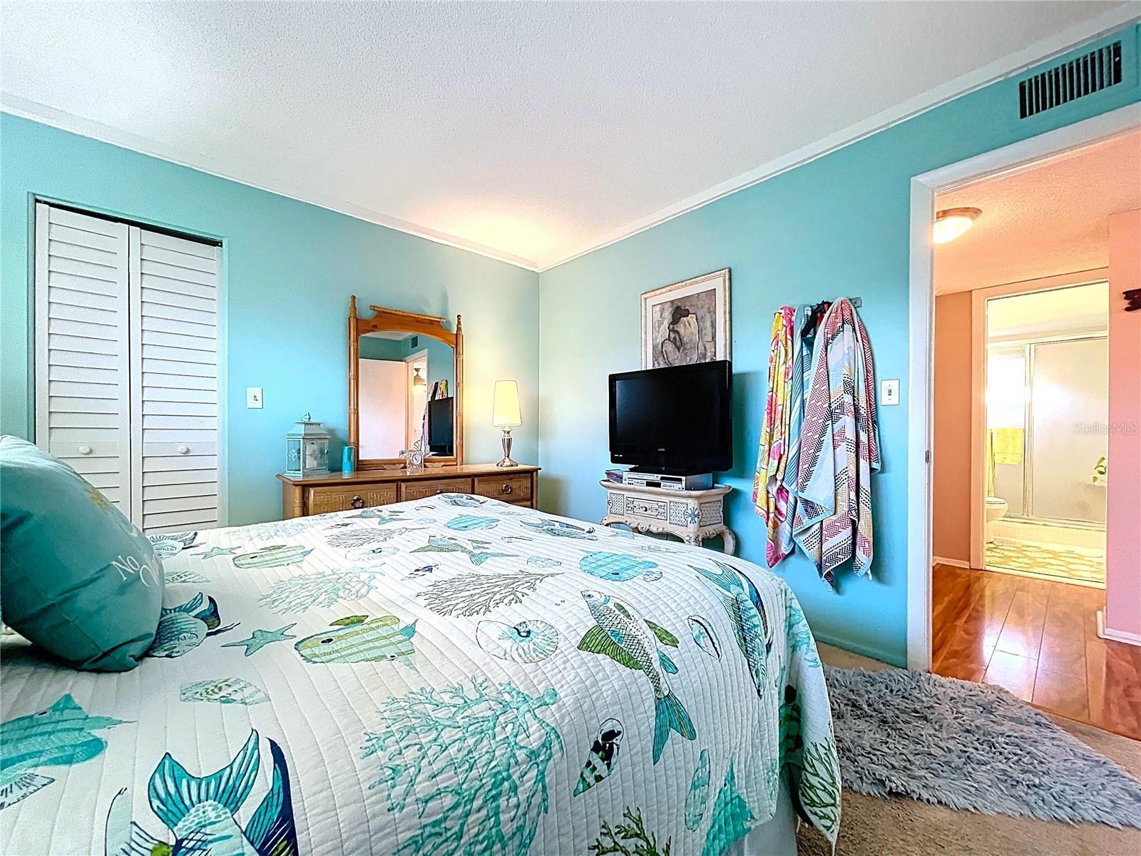 Image 17 of 54 For 4650 Cove Circle 209