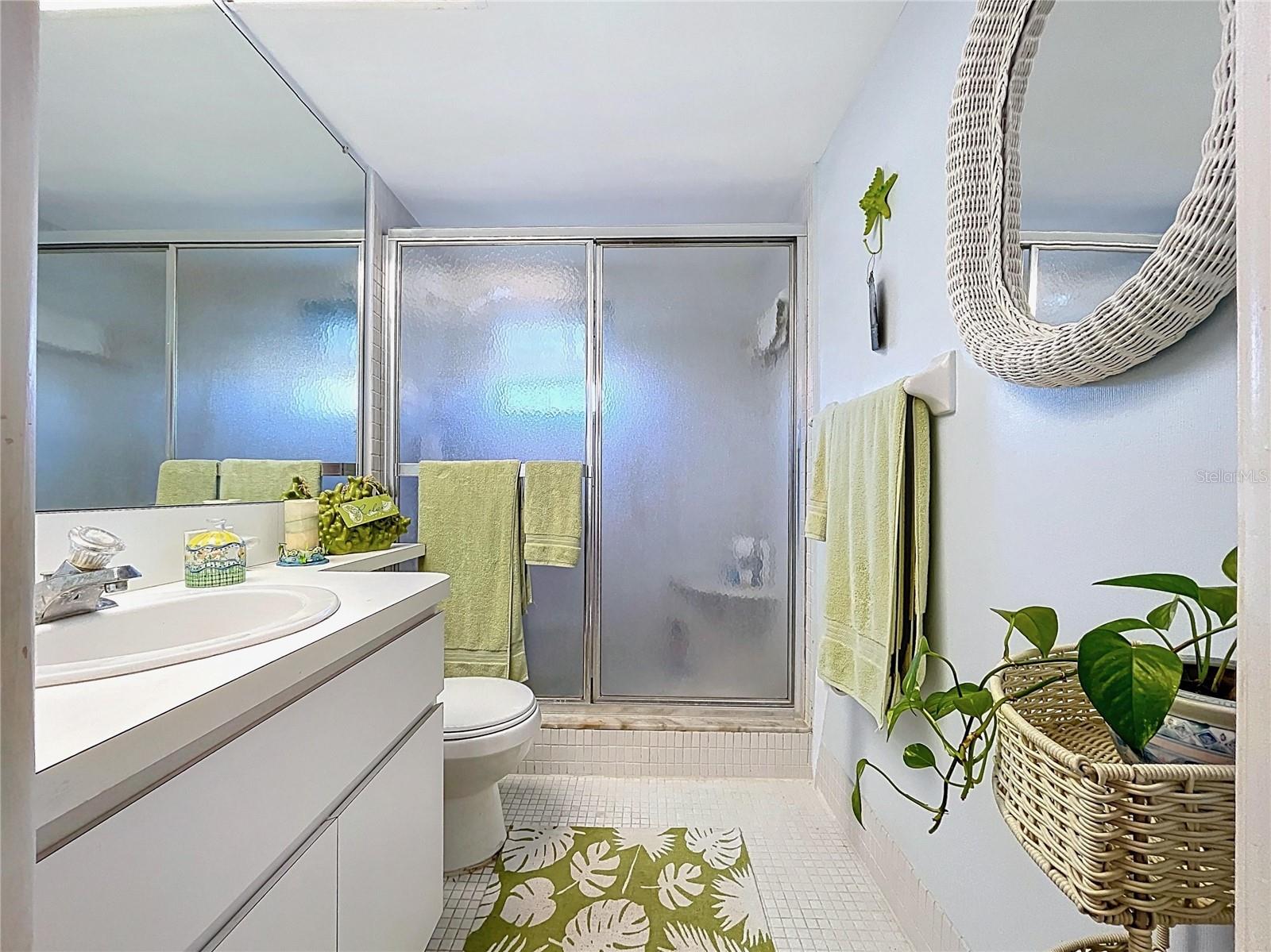 Image 19 of 54 For 4650 Cove Circle 209