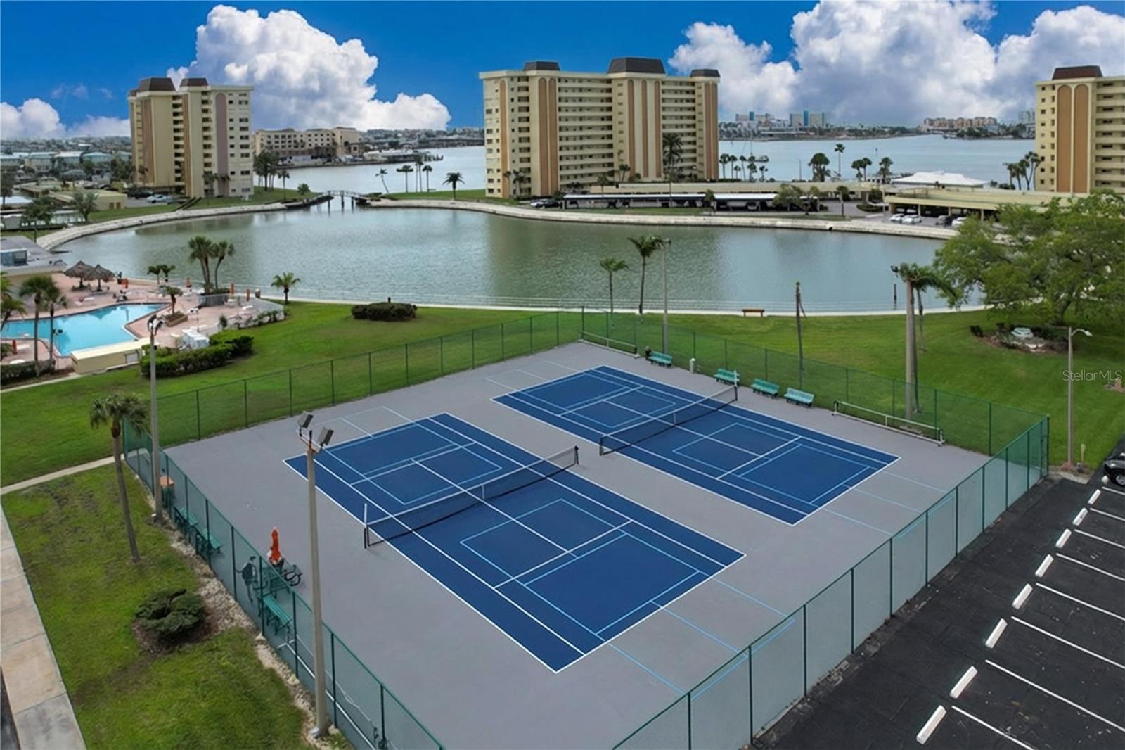 Image 24 of 54 For 4650 Cove Circle 209