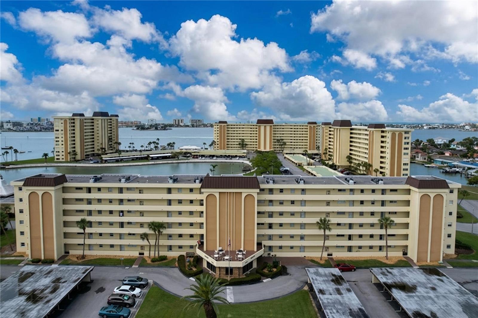 Image 26 of 54 For 4650 Cove Circle 209