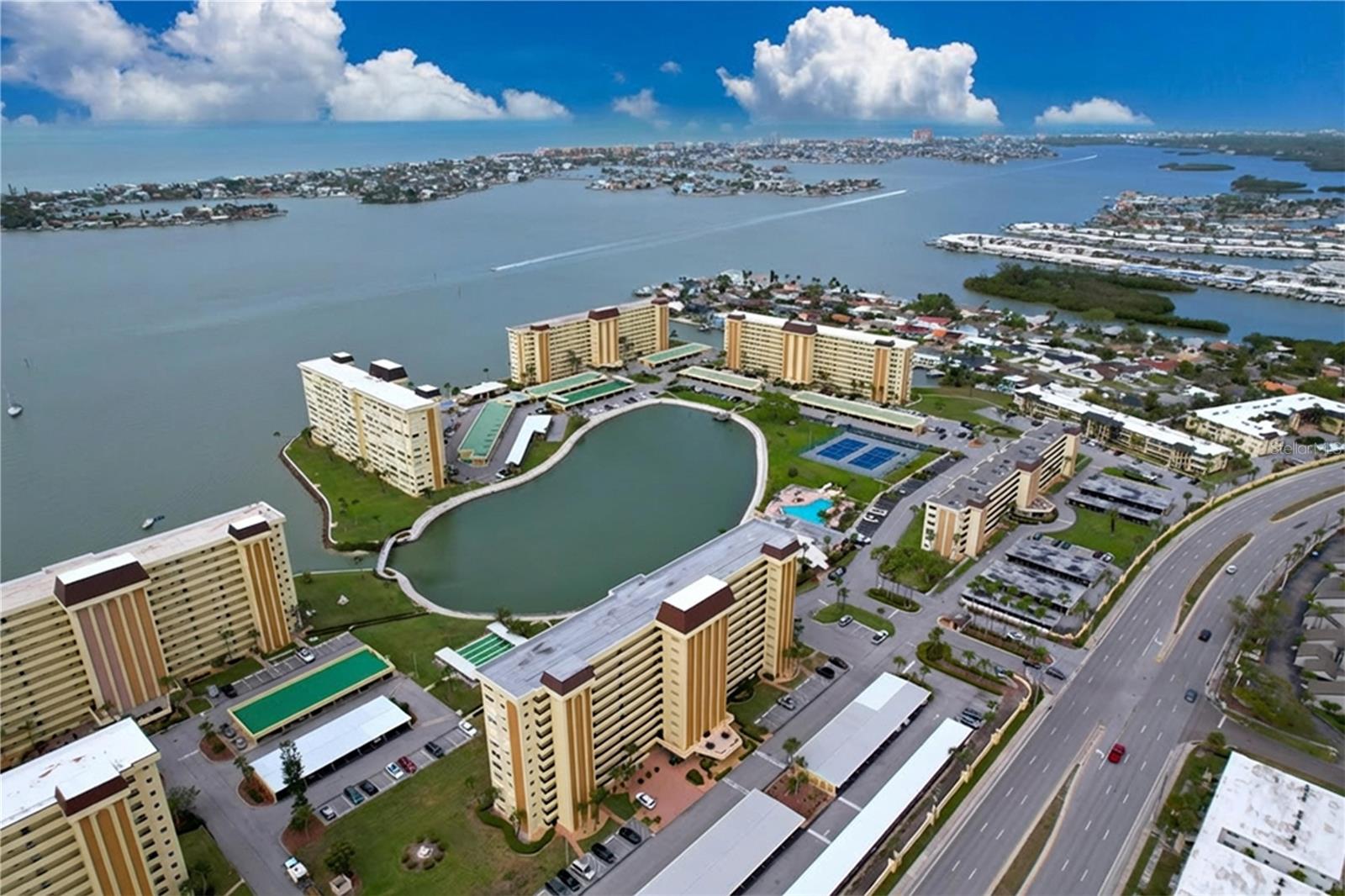 Image 31 of 54 For 4650 Cove Circle 209