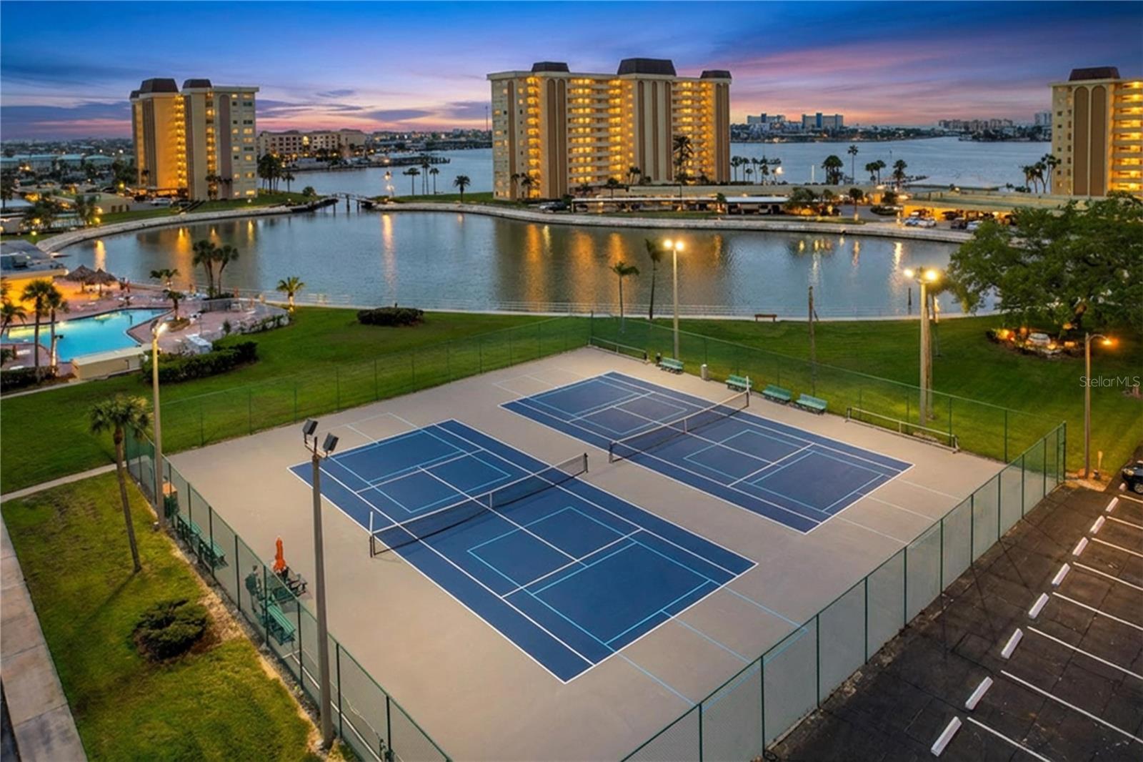 Image 40 of 54 For 4650 Cove Circle 209