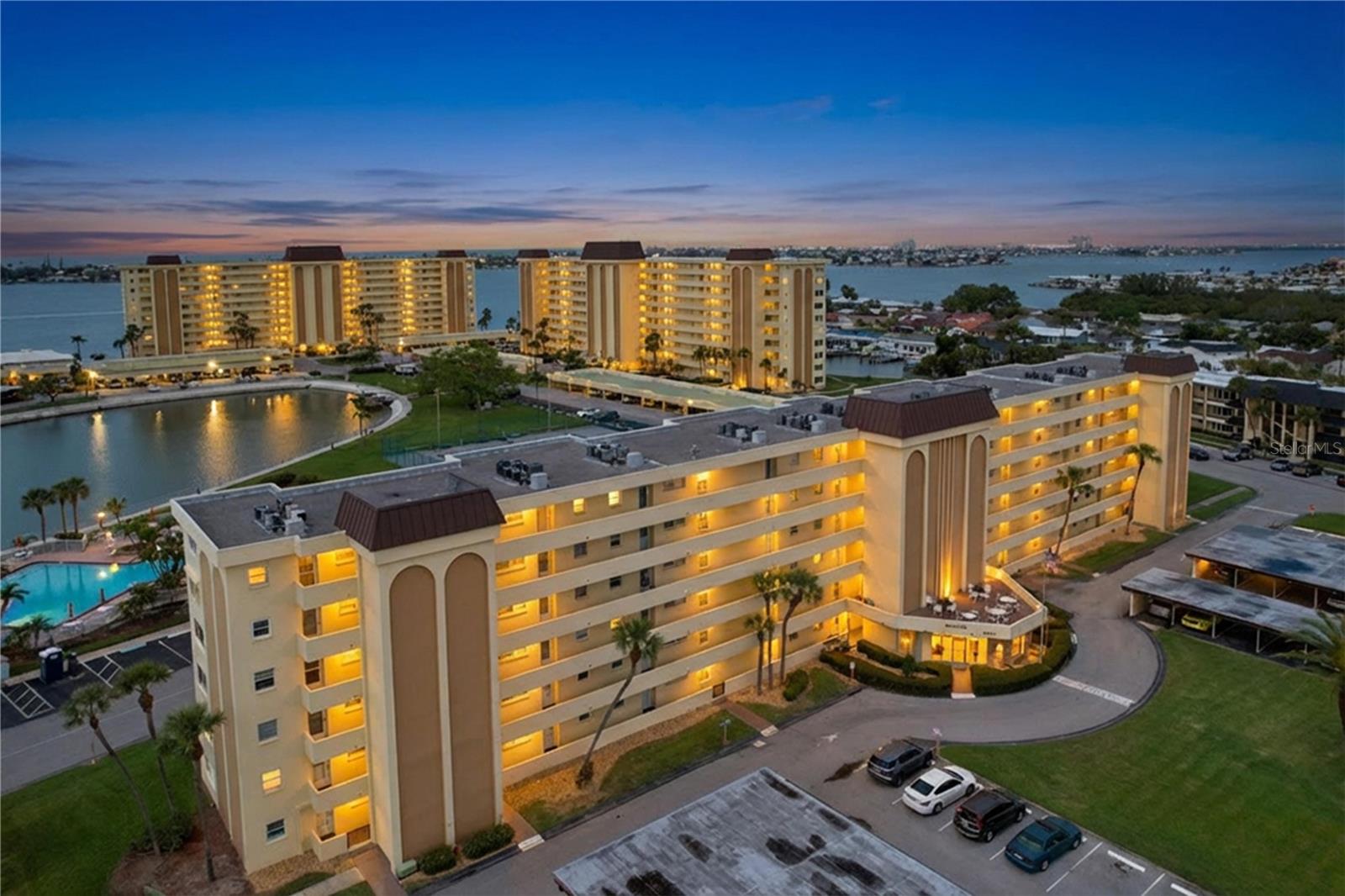 Image 43 of 54 For 4650 Cove Circle 209