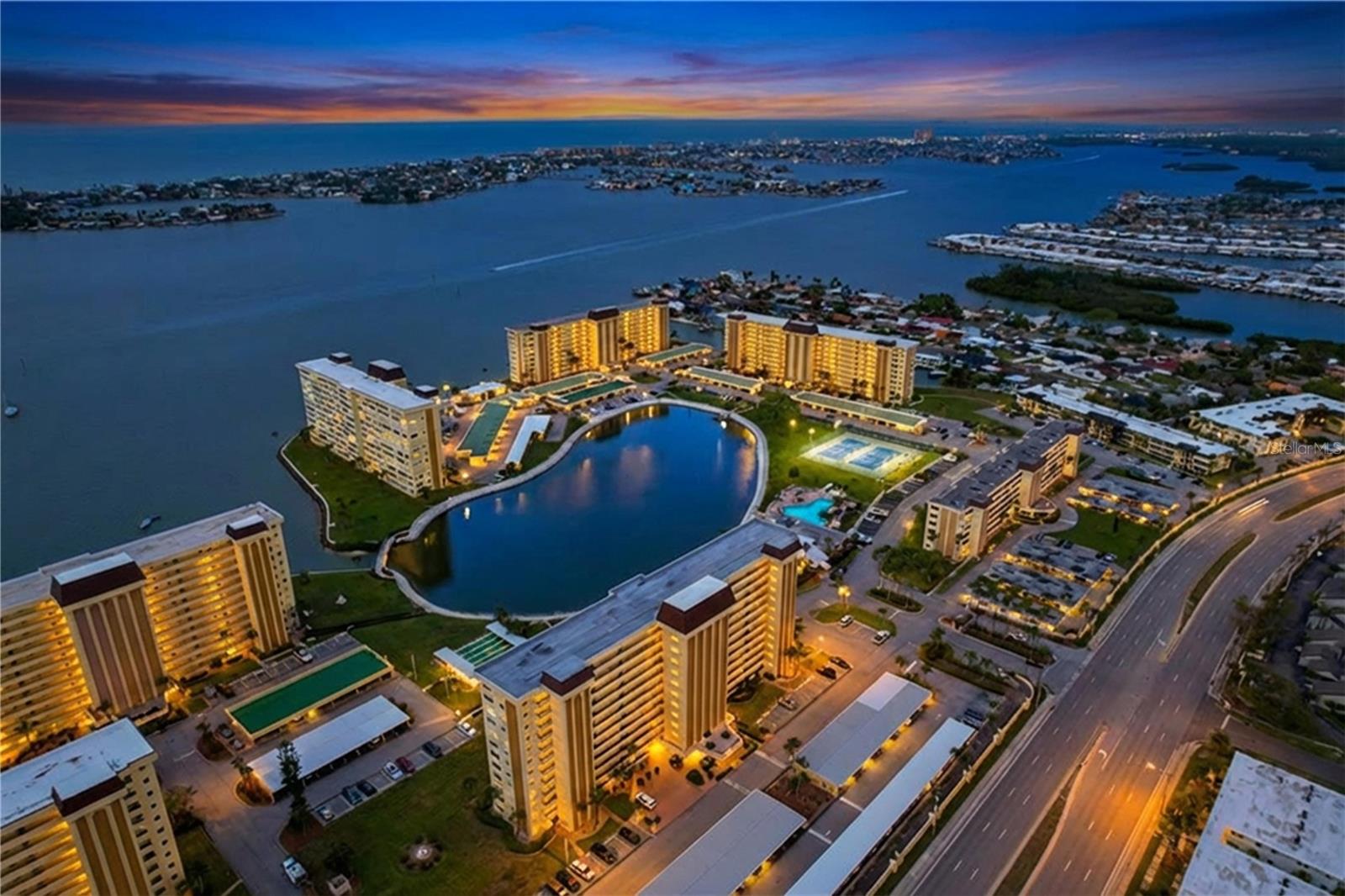 Image 46 of 54 For 4650 Cove Circle 209