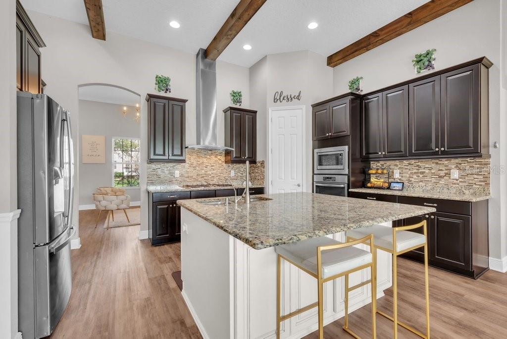 Listing photo id 10 for 6002 Watercolor Drive