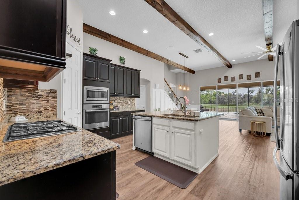 Listing photo id 12 for 6002 Watercolor Drive