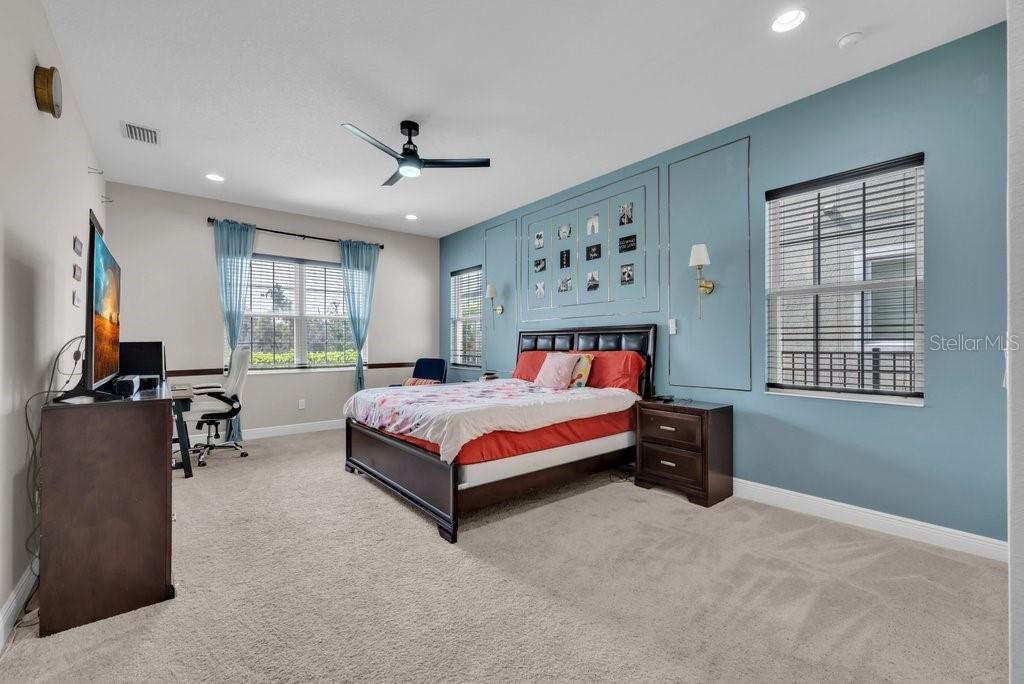 Listing photo id 17 for 6002 Watercolor Drive