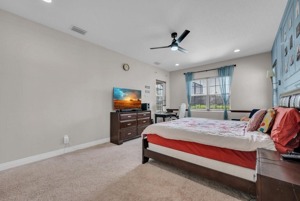 Listing photo id 18 for 6002 Watercolor Drive