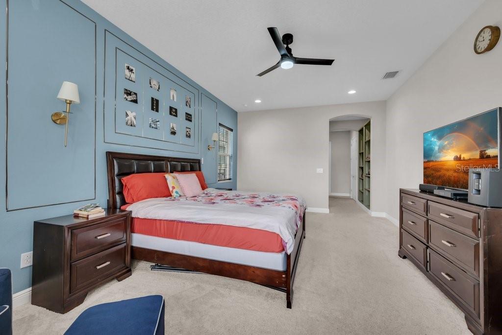 Listing photo id 19 for 6002 Watercolor Drive