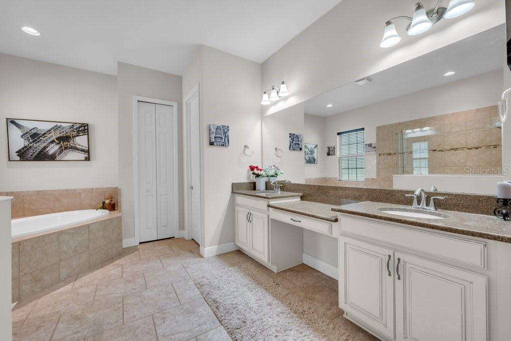 Listing photo id 22 for 6002 Watercolor Drive