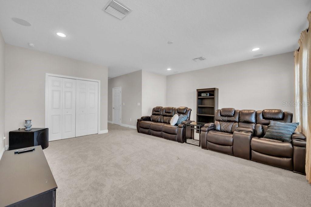 Listing photo id 29 for 6002 Watercolor Drive