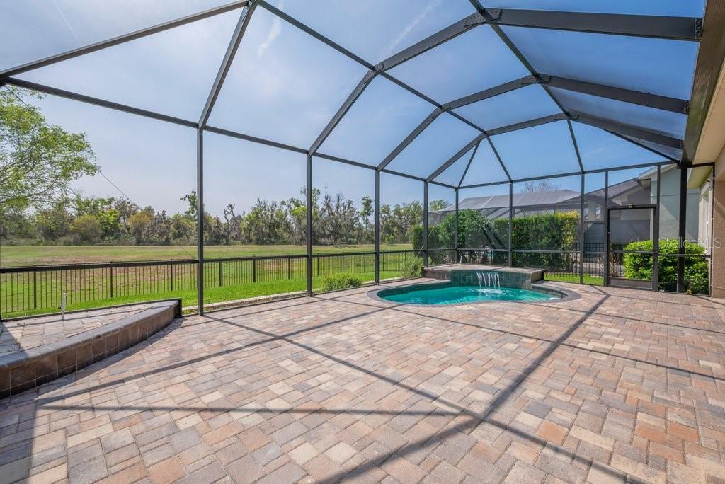 Listing photo id 35 for 6002 Watercolor Drive