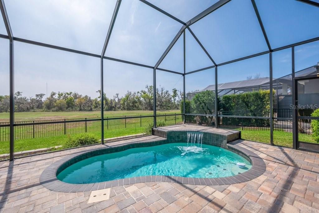 Listing photo id 38 for 6002 Watercolor Drive