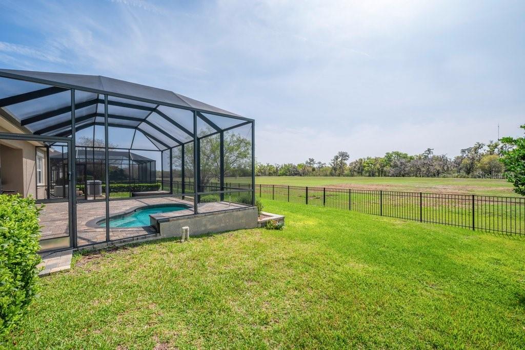 Listing photo id 39 for 6002 Watercolor Drive