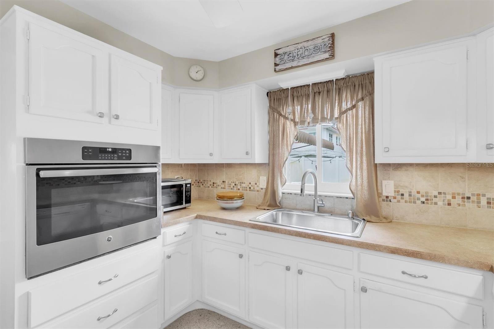 Image 6 of 31 For 13472 Bellewood Avenue