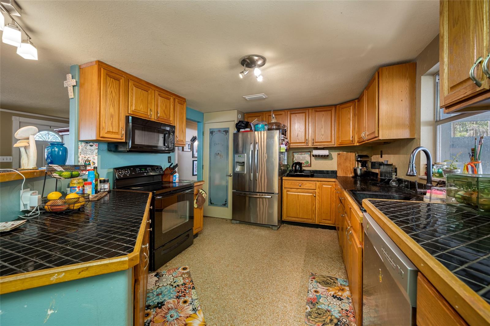 Listing photo id 20 for 19202 Rogers Road