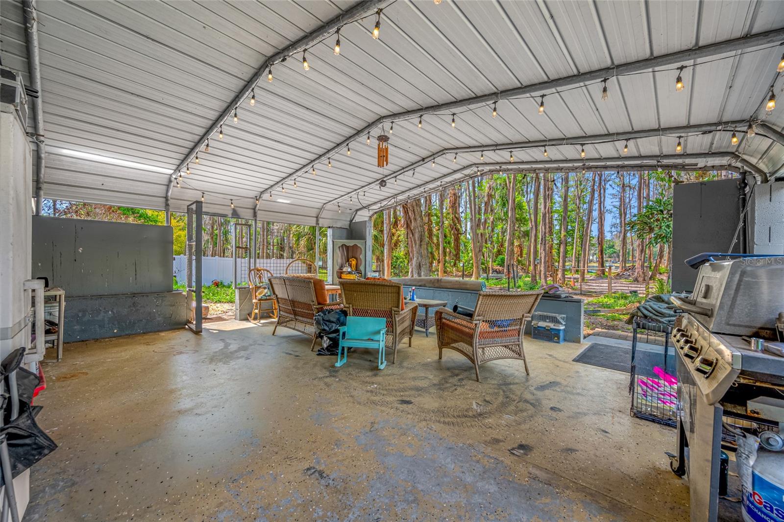 Listing photo id 36 for 19202 Rogers Road