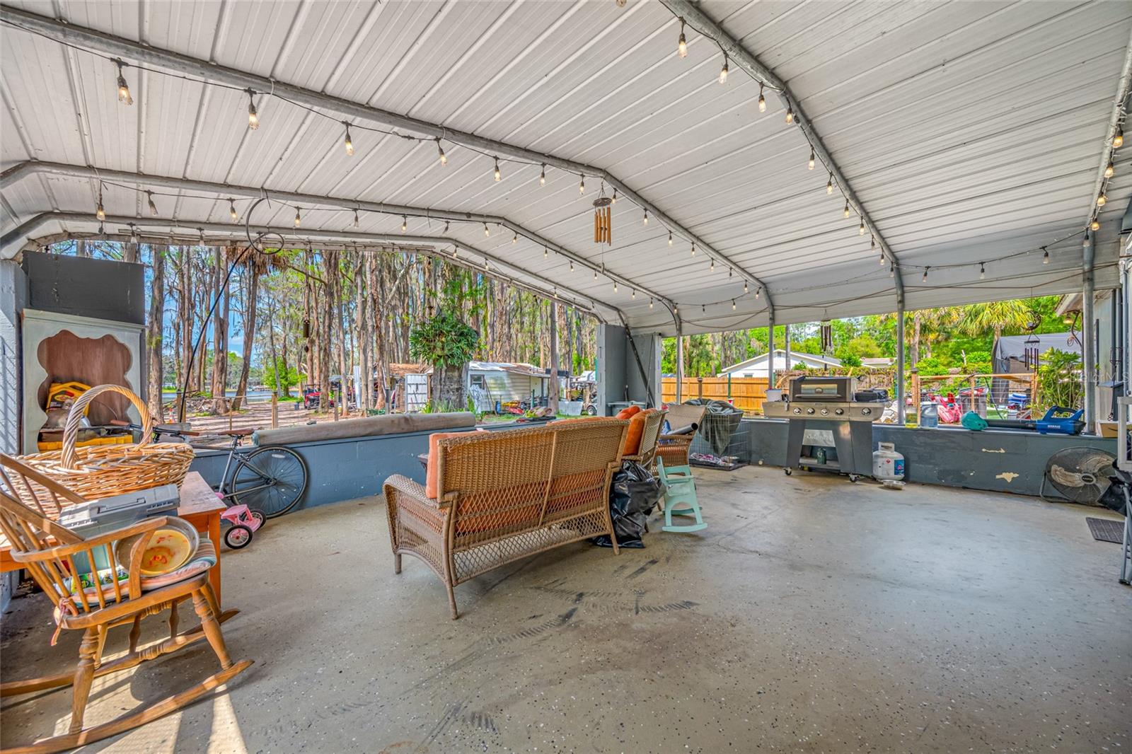 Listing photo id 37 for 19202 Rogers Road