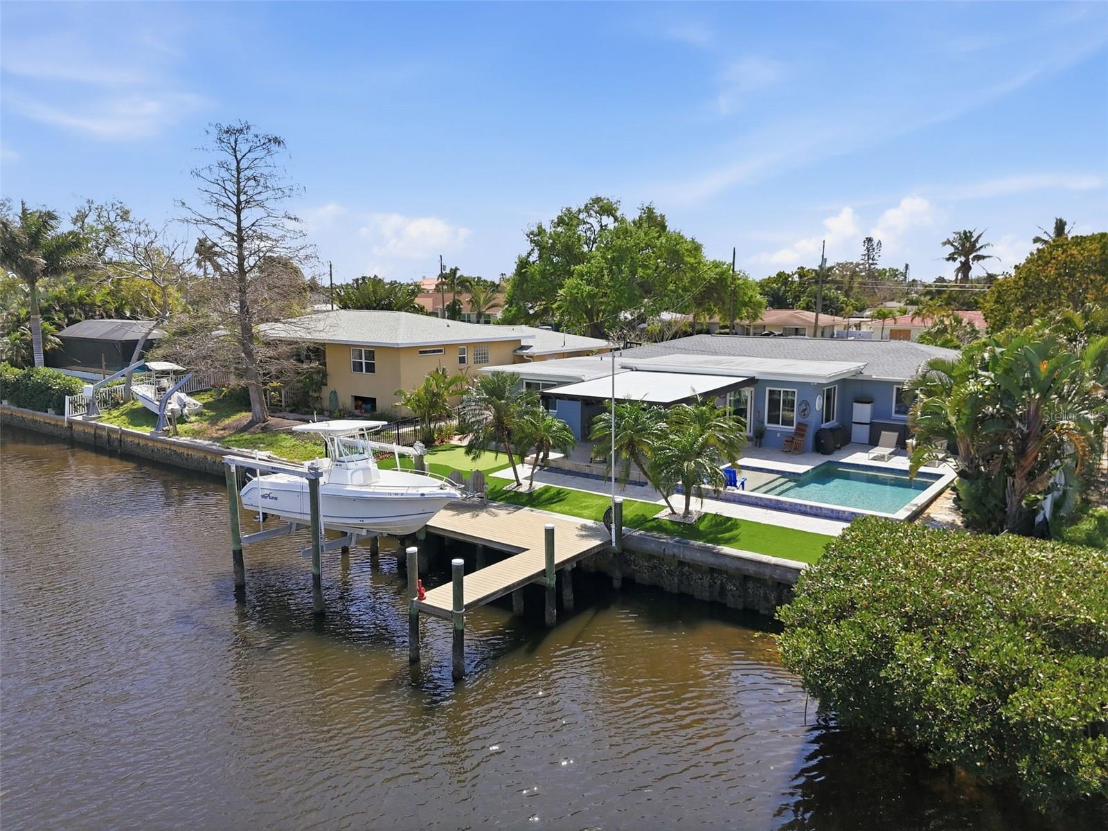 Details for 9571 Sun Isle Drive Ne, ST PETERSBURG, FL 33702