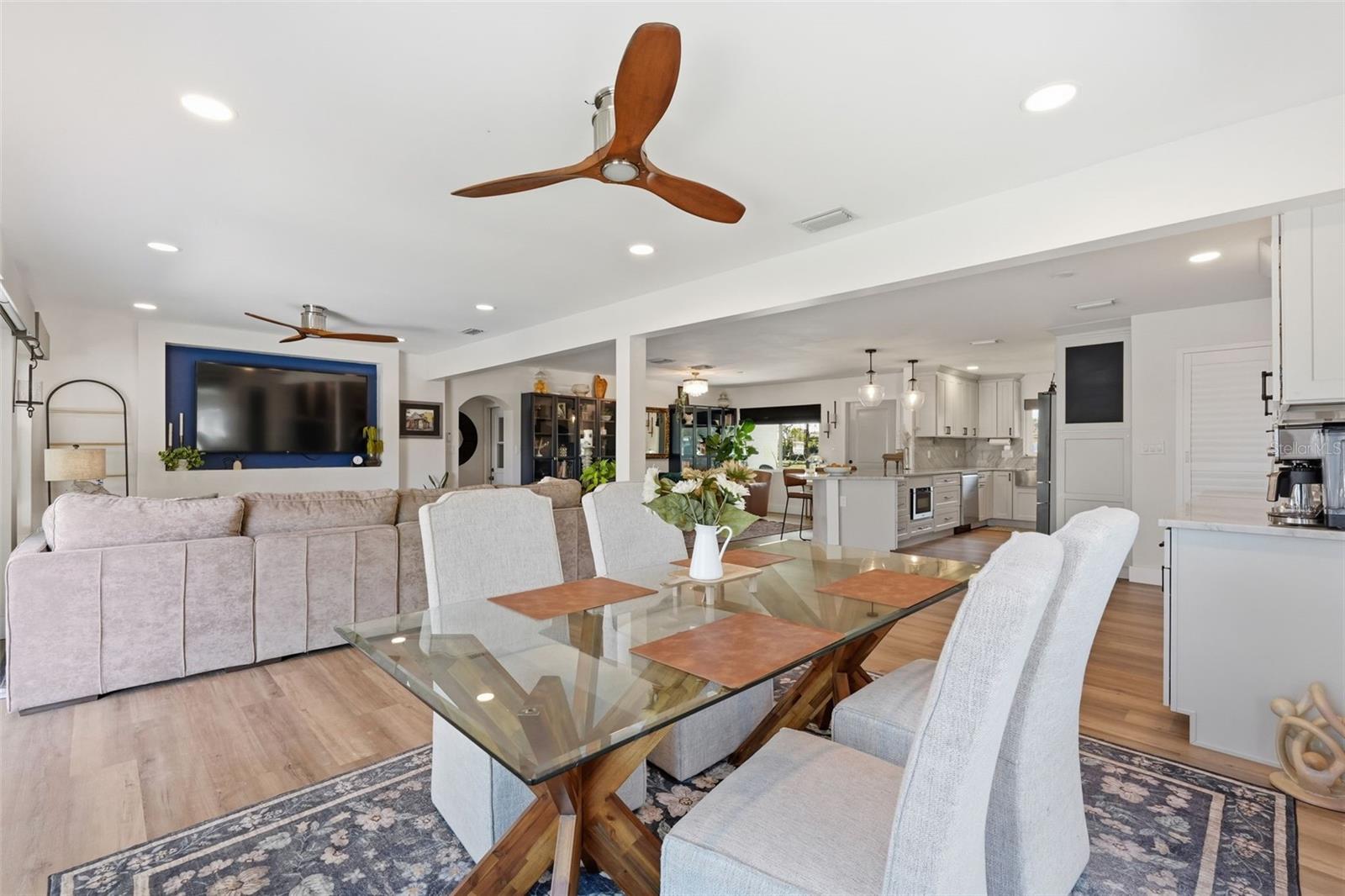 Image 17 of 45 For 9571 Sun Isle Drive Ne