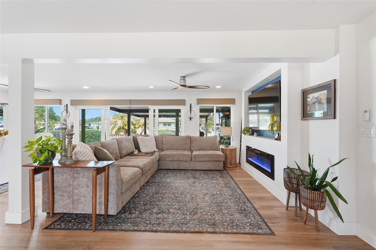 Image 18 of 45 For 9571 Sun Isle Drive Ne