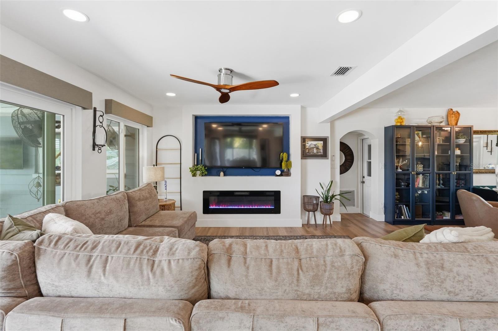 Image 19 of 45 For 9571 Sun Isle Drive Ne