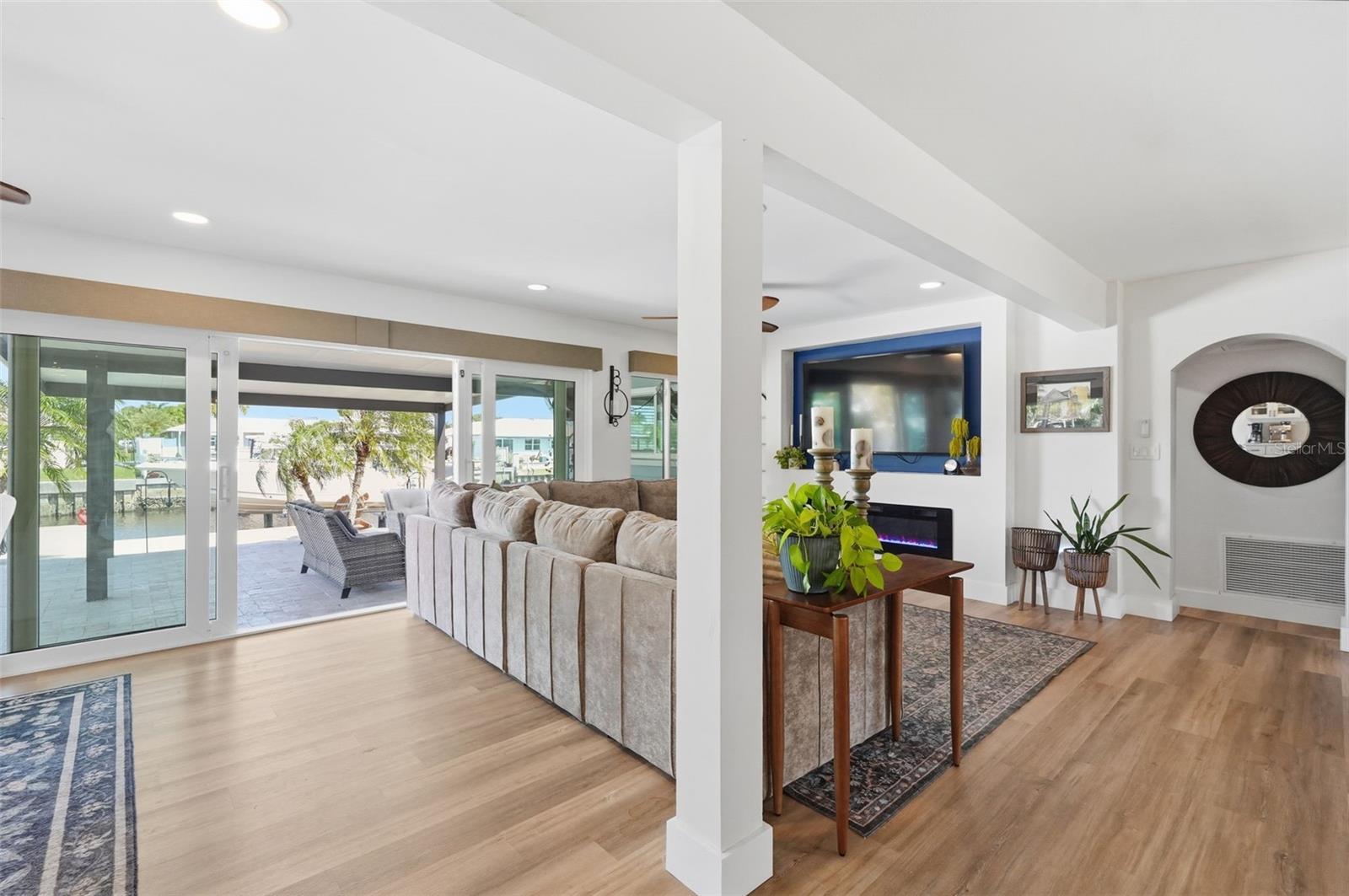 Image 20 of 45 For 9571 Sun Isle Drive Ne